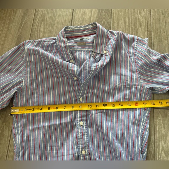 Uniqlo|Casual button down striped top,100% cotton•Business casual closet staple - Picture 9 of 9